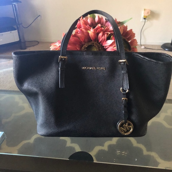 Micheal Kors - Picture 1 of 8